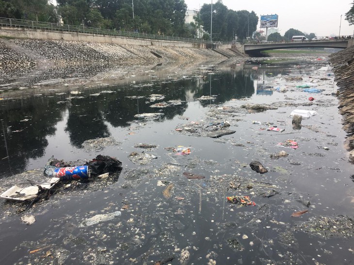 Hà Nội cần làm gì để 'cứu' những dòng sông ô nhiễm?- Ảnh 2. Hà Nội cần làm gì để 'cứu' những dòng sông ô nhiễm?- Ảnh 2.