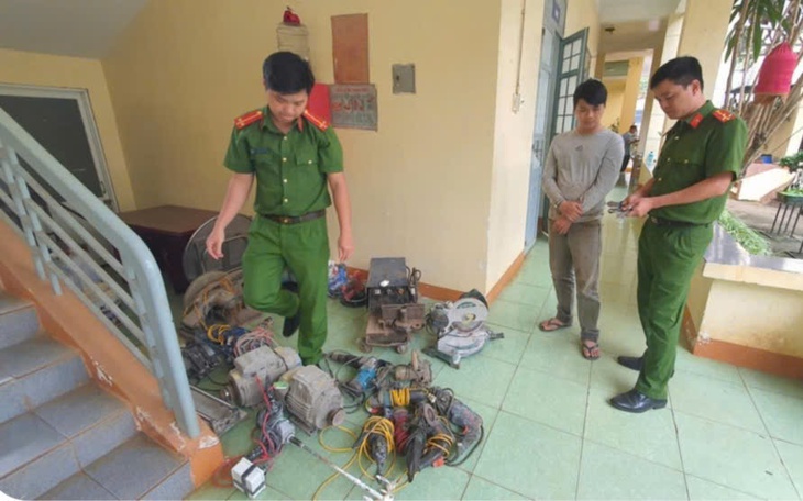 Giả làm nhân viên vệ sinh đi trộm cắp lấy tiền mua ma túy