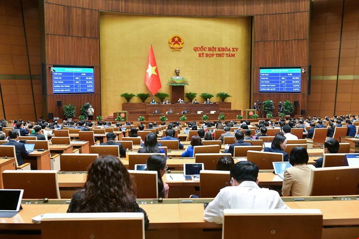 Thông qua Luật PCCC&CNCH: Nhà trong ngõ sâu ở 5 thành phố lớn bắt buộc phải có bình chữa cháy - Ảnh 1.