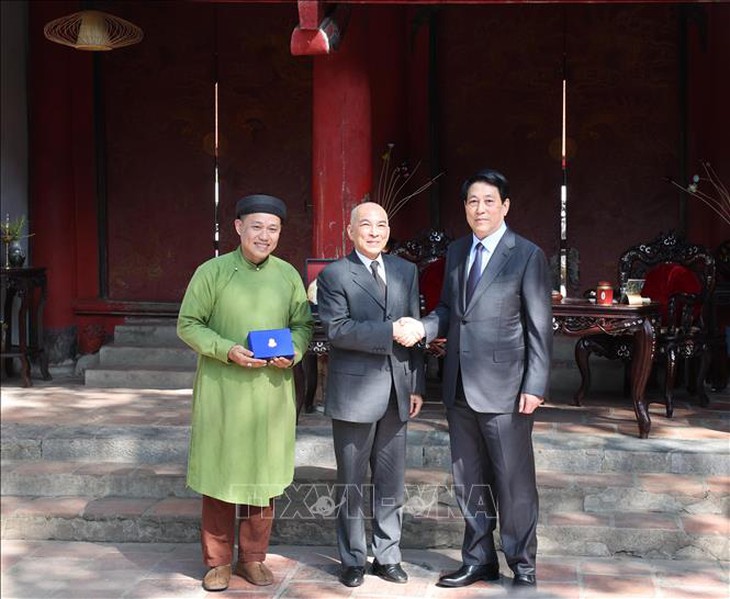 Chủ tịch nước Lương Cường và Quốc vương Campuchia thưởng trà tại Văn Miếu – Quốc Tử Giám- Ảnh 6. Chủ tịch nước Lương Cường và Quốc vương Campuchia thưởng trà tại Văn Miếu – Quốc Tử Giám- Ảnh 6.