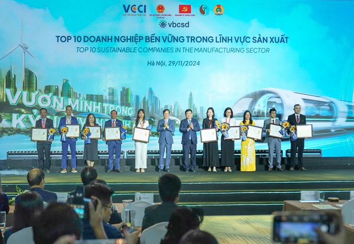Traphaco đạt "Top 10 doanh nghiệp bền vững CSI" năm 2024- Ảnh 1. Traphaco đạt "Top 10 doanh nghiệp bền vững CSI" năm 2024- Ảnh 1.
