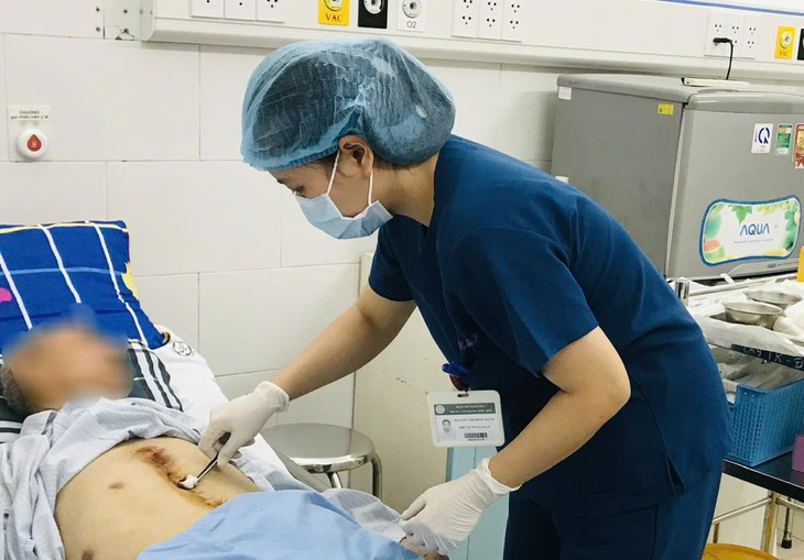 Những thầy thuốc giúp người nhiễm HIV từ 'hố sâu tuyệt vọng' về với cuộc đời- Ảnh 5.