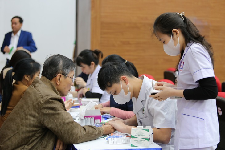 Khám cho hơn 1.300 người dân trong Ngày hội vì sức khỏe cộng đồng tại Nghệ An- Ảnh 3. Khám cho hơn 1.300 người dân trong Ngày hội vì sức khỏe cộng đồng tại Nghệ An- Ảnh 3.