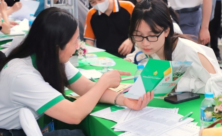 Thí sinh điểm IELTS, ACT/SAT cao có ảnh hưởng khi siết xét tuyển sớm?- Ảnh 1. Thí sinh điểm IELTS, ACT/SAT cao có ảnh hưởng khi siết xét tuyển sớm?- Ảnh 1.