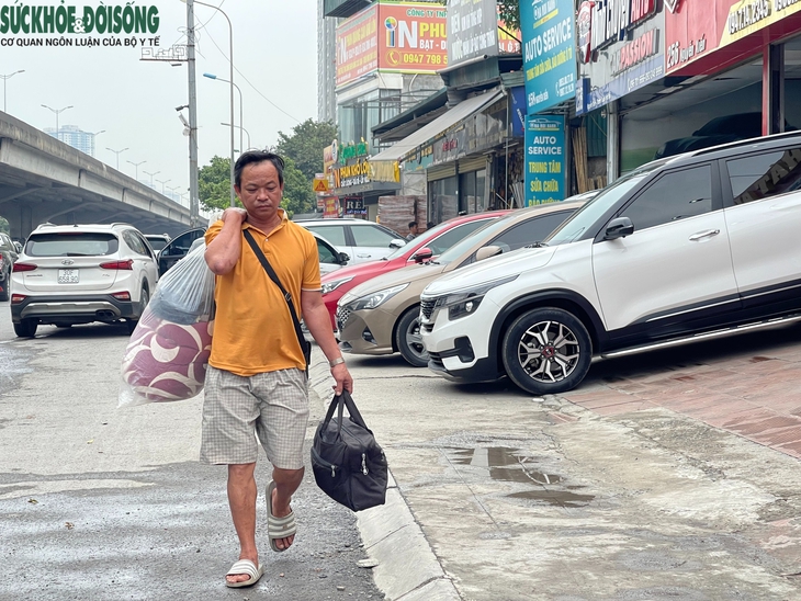 Vỉa hè đường Nguyễn Xiển xuống cấp nghiêm trọng, gạch lát nát tươm- Ảnh 10. Vỉa hè đường Nguyễn Xiển xuống cấp nghiêm trọng, gạch lát nát tươm- Ảnh 10.