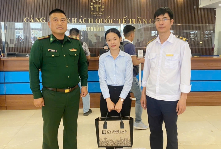 Hành động đẹp của Thiếu tá biên phòng khi phát hiện tài sản bỏ quên- Ảnh 1. Hành động đẹp của Thiếu tá biên phòng khi phát hiện tài sản bỏ quên- Ảnh 1.