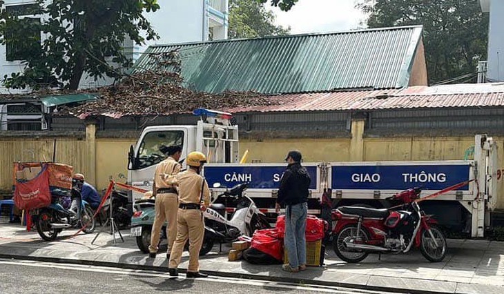 Mạnh tay xử phạt 'shipper' vi phạm luật giao thông- Ảnh 1.