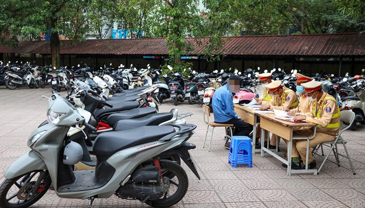 CSGT bí mật ghi hình, xử lý học sinh đi xe máy trên 50cc- Ảnh 3.