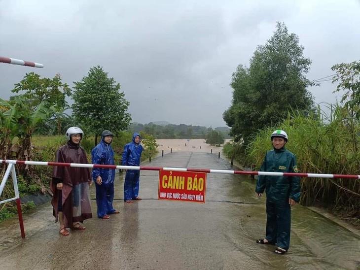 Mưa lớn khiến nhiều nơi ở Hà Tĩnh ngập cục bộ- Ảnh 2.