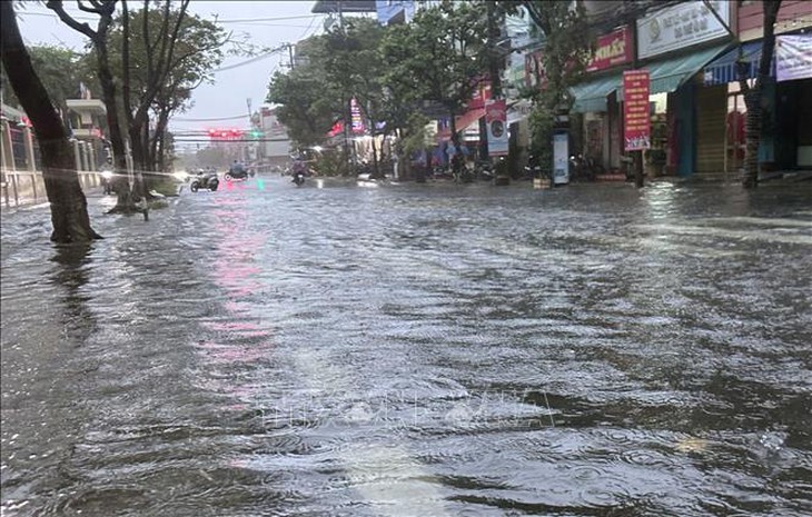 Các trường học Đà Nẵng chủ động cho học sinh nghỉ học do mưa lớn- Ảnh 1. Các trường học Đà Nẵng chủ động cho học sinh nghỉ học do mưa lớn- Ảnh 1.