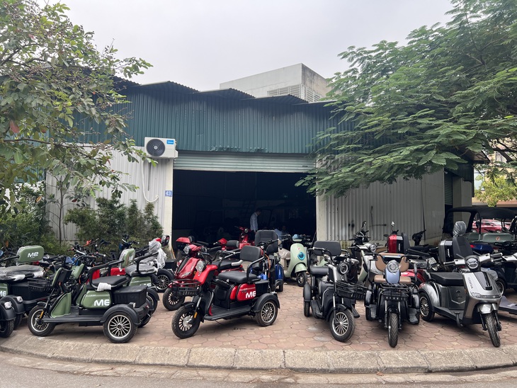 Thu giữ loạt xe điện thuộc diện cấm lưu thông tại Hà Nội- Ảnh 1. Thu giữ loạt xe điện thuộc diện cấm lưu thông tại Hà Nội- Ảnh 1.