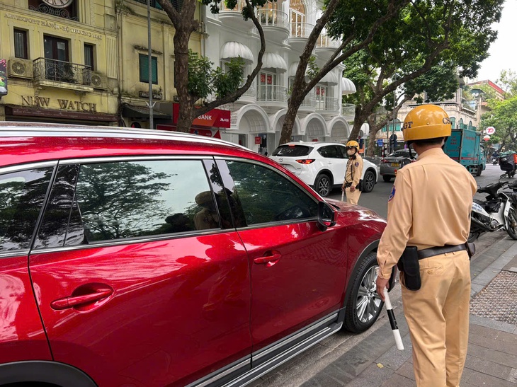 CSGT phải đến trực tiếp hiện trường nếu có người dân phản ánh vi phạm qua zalo- Ảnh 5. CSGT phải đến trực tiếp hiện trường nếu có người dân phản ánh vi phạm qua zalo- Ảnh 5.