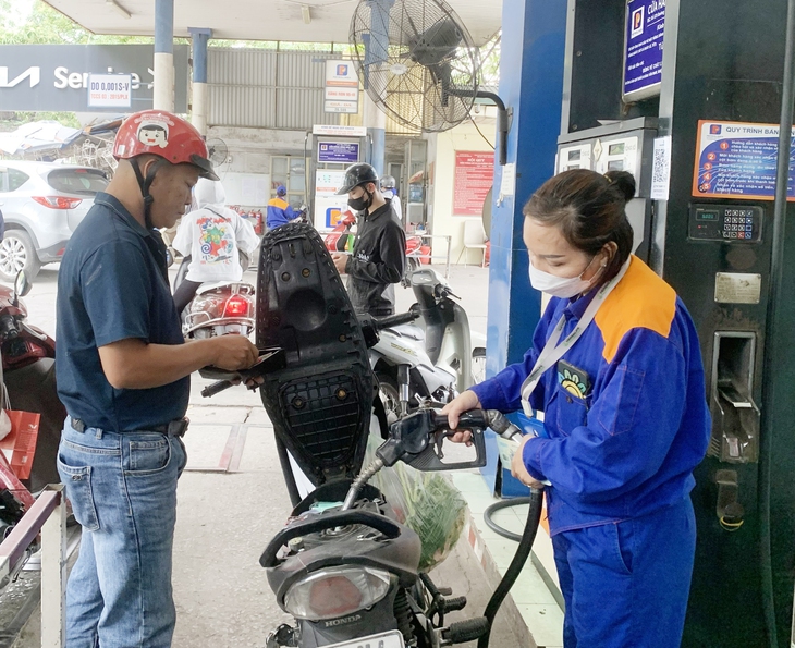 Giá xăng có thể giảm lần thứ 4 liên tiếp trong kỳ điều hành ngày 7/11- Ảnh 1. Giá xăng có thể giảm lần thứ 4 liên tiếp trong kỳ điều hành ngày 7/11- Ảnh 1.