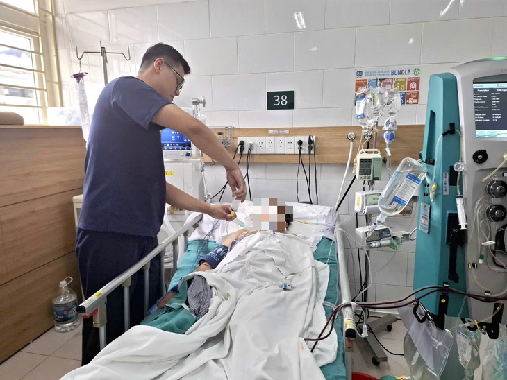 Bệnh nhân ung thư vú tử vong vì ngộ độc thuốc nam không rõ nguồn gốc- Ảnh 2.