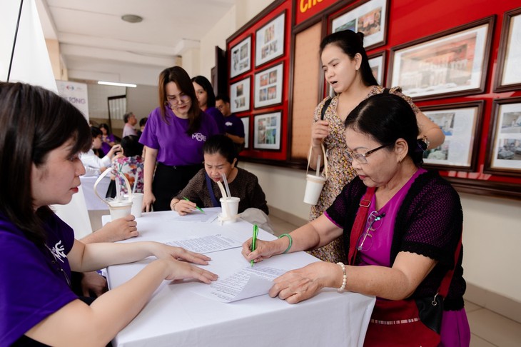 Yêu thương nối dài ký ức: 'Liều thuốc' tinh thần cho người bệnh Alzheimer- Ảnh 1. Yêu thương nối dài ký ức: 'Liều thuốc' tinh thần cho người bệnh Alzheimer- Ảnh 1.