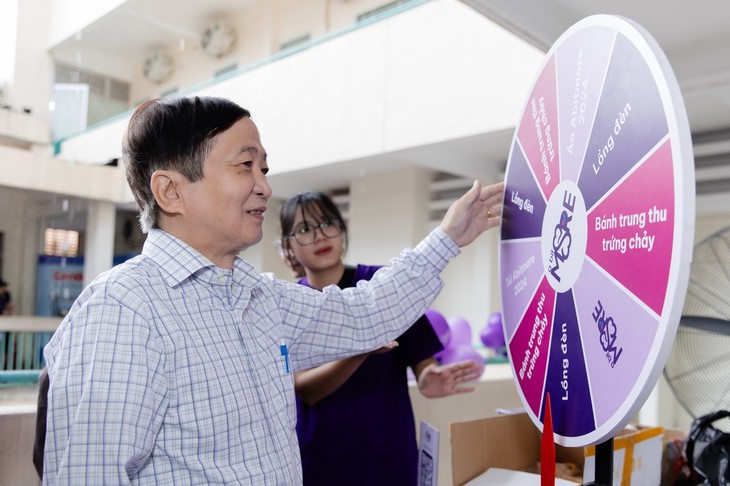 Yêu thương nối dài ký ức: 'Liều thuốc' tinh thần cho người bệnh Alzheimer- Ảnh 2. Yêu thương nối dài ký ức: 'Liều thuốc' tinh thần cho người bệnh Alzheimer- Ảnh 2.