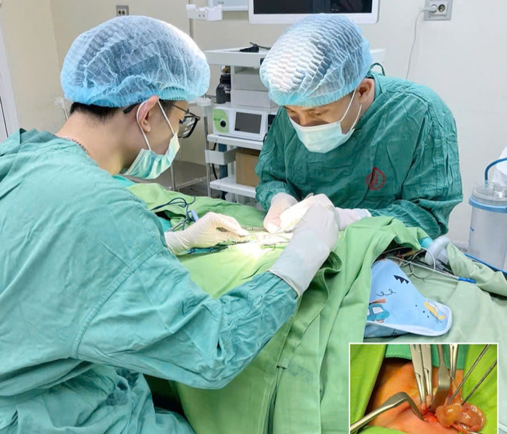 Phẫu thuật kịp thời cho bé gái 26 ngày tuổi thoát vị bẹn- Ảnh 1.