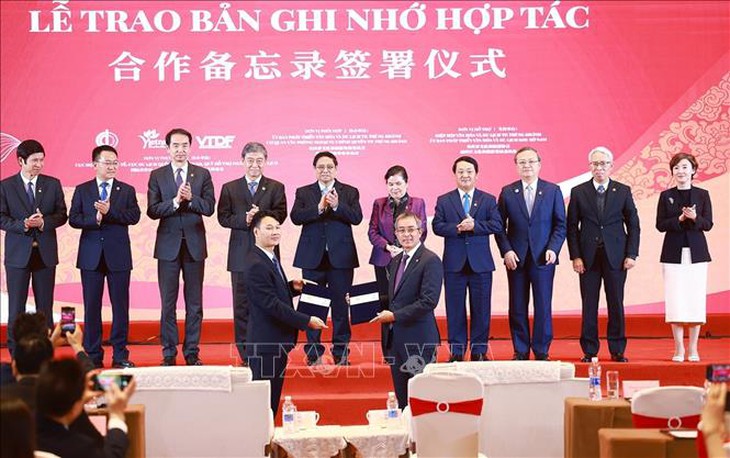 Thủ tướng dự Chương trình giới thiệu văn hoá, du lịch Việt Nam tại Trùng Khánh- Ảnh 4. Thủ tướng dự Chương trình giới thiệu văn hoá, du lịch Việt Nam tại Trùng Khánh- Ảnh 4.