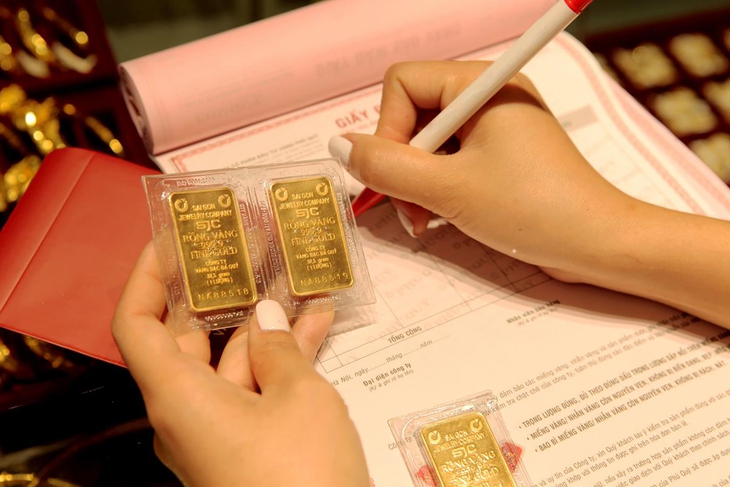 Giá vàng lao dốc, nên mua hay bán lúc này?- Ảnh 2. Giá vàng lao dốc, nên mua hay bán lúc này?- Ảnh 2.