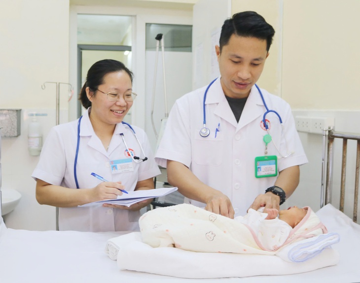 Phẫu thuật kịp thời cho bé gái 26 ngày tuổi thoát vị bẹn- Ảnh 2.
