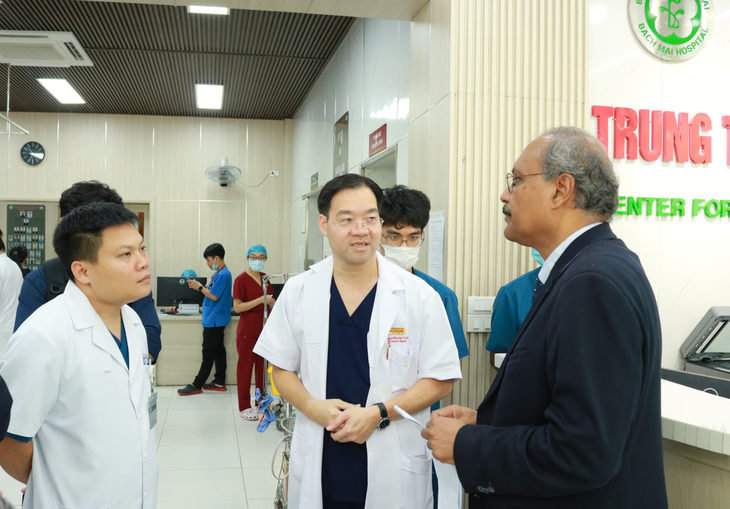 Chủ tịch Hội Đột quỵ thế giới làm việc với BV Bạch Mai- Ảnh 2.