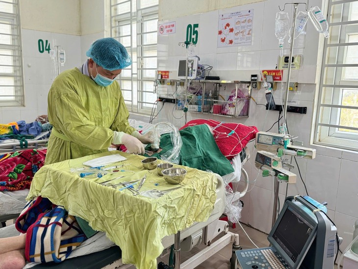 Cứu sống bệnh nhân sốc tim do tràn dịch màng ngoài tim - Ảnh 1. Cứu sống bệnh nhân sốc tim do tràn dịch màng ngoài tim - Ảnh 1.