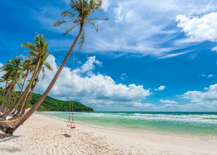 Tập đoàn Crystal Bay liên tục mở các đường bay mới giúp du lịch Phú Quốc "bùng nổ" với hơn 100 chuyến bay quốc tế mỗi tuần- Ảnh 1. Tập đoàn Crystal Bay liên tục mở các đường bay mới giúp du lịch Phú Quốc "bùng nổ" với hơn 100 chuyến bay quốc tế mỗi tuần- Ảnh 1.