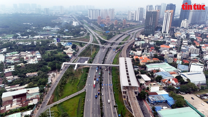 TP Hồ Chí Minh: Diện mạo 9 cầu bộ hành kết nối nhà ga trên cao tuyến metro số 1- Ảnh 10. TP Hồ Chí Minh: Diện mạo 9 cầu bộ hành kết nối nhà ga trên cao tuyến metro số 1- Ảnh 10.