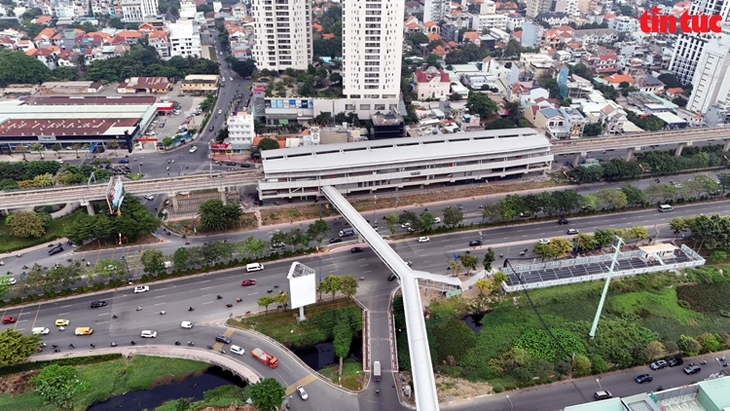 TP Hồ Chí Minh: Diện mạo 9 cầu bộ hành kết nối nhà ga trên cao tuyến metro số 1- Ảnh 4. TP Hồ Chí Minh: Diện mạo 9 cầu bộ hành kết nối nhà ga trên cao tuyến metro số 1- Ảnh 4.