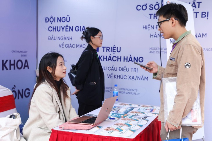 Bệnh Viện Mắt Hà Nội 2 – chia sẻ, kết nối tri thức tại hội thảo khúc xạ nhãn khoa 2024- Ảnh 2. Bệnh Viện Mắt Hà Nội 2 – chia sẻ, kết nối tri thức tại hội thảo khúc xạ nhãn khoa 2024- Ảnh 2.