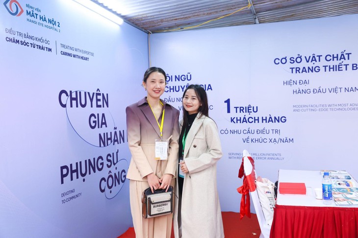 Bệnh Viện Mắt Hà Nội 2 – chia sẻ, kết nối tri thức tại hội thảo khúc xạ nhãn khoa 2024- Ảnh 4. Bệnh Viện Mắt Hà Nội 2 – chia sẻ, kết nối tri thức tại hội thảo khúc xạ nhãn khoa 2024- Ảnh 4.