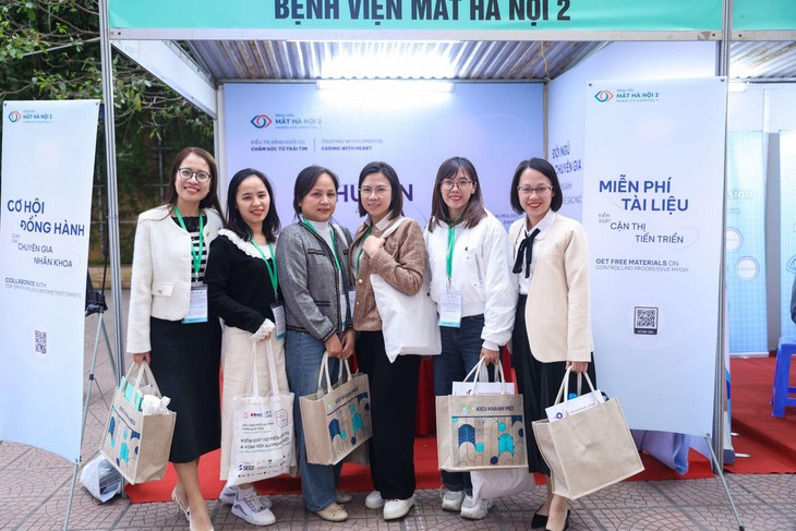 Bệnh Viện Mắt Hà Nội 2 – chia sẻ, kết nối tri thức tại hội thảo khúc xạ nhãn khoa 2024- Ảnh 5. Bệnh Viện Mắt Hà Nội 2 – chia sẻ, kết nối tri thức tại hội thảo khúc xạ nhãn khoa 2024- Ảnh 5.