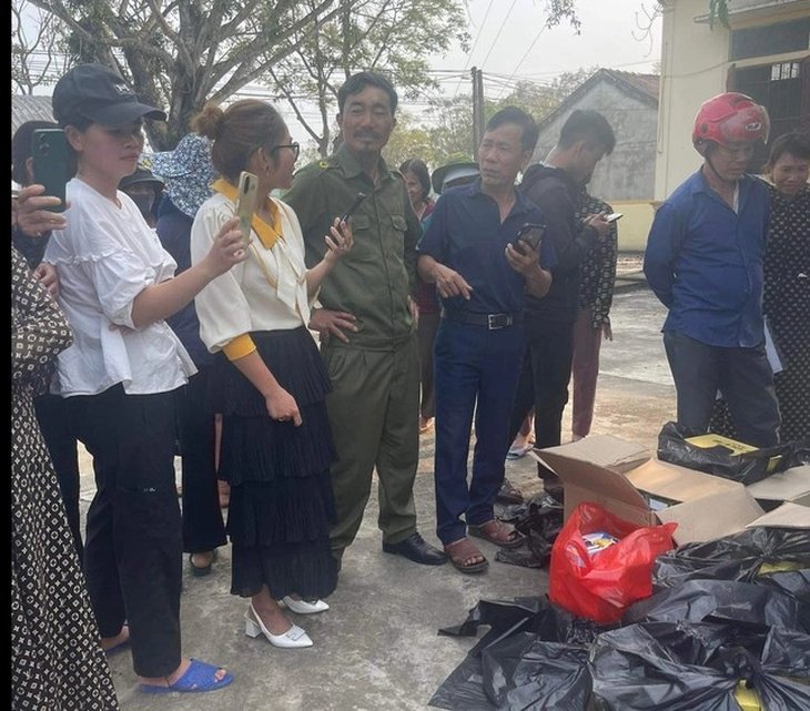 Chiêu trò 'du lịch miễn phí' để 'móc túi' người già- Ảnh 2.