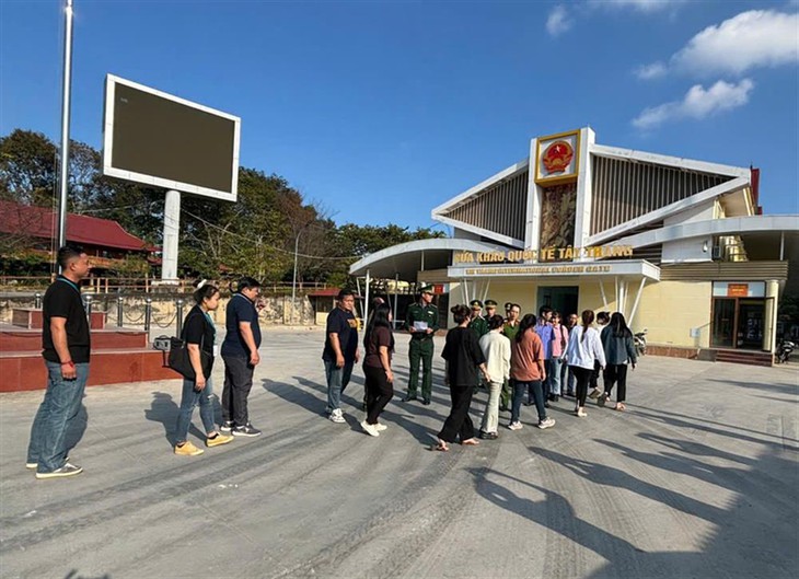 Triệt phá đường dây mua, bán người đưa sang Lào bóc lột tình dục- Ảnh 2.