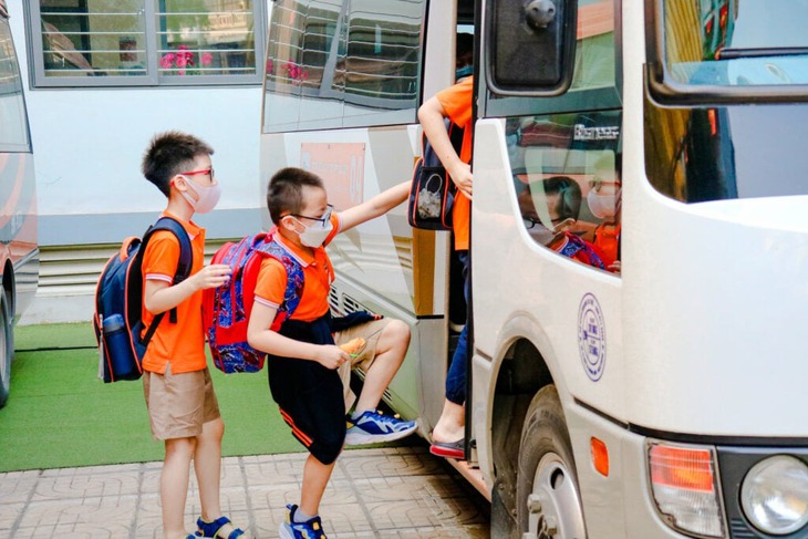 Từ 2025 xe chở học sinh buộc phải sơn màu vàng đậm, có biển báo nhận biết- Ảnh 1. Từ 2025 xe chở học sinh buộc phải sơn màu vàng đậm, có biển báo nhận biết- Ảnh 1.
