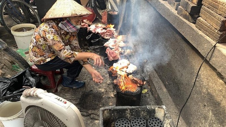 Hà Nội cấm dùng than tổ ong, đốt rơm rạ để giảm thiểu ô nhiễm không khí- Ảnh 2. Hà Nội cấm dùng than tổ ong, đốt rơm rạ để giảm thiểu ô nhiễm không khí- Ảnh 2.