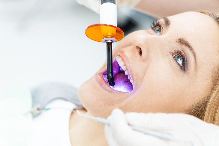 9 cách để làm trắng răng bị ố vàng- Ảnh 2.
