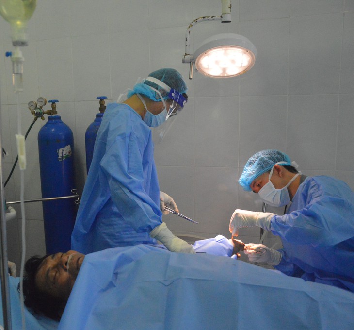 Bệnh xá đảo Song Tử Tây cứu ngư dân bị cuốn bàn tay vào máy xay đá- Ảnh 1. Bệnh xá đảo Song Tử Tây cứu ngư dân bị cuốn bàn tay vào máy xay đá- Ảnh 1.