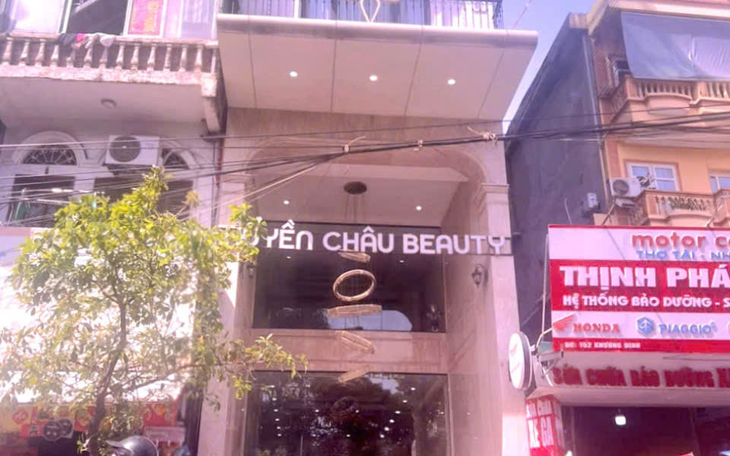 Viết bản cam kết "không thực hiện" nhưng Huyền Châu Beauty vẫn mời khách hàng đến tiêm môi