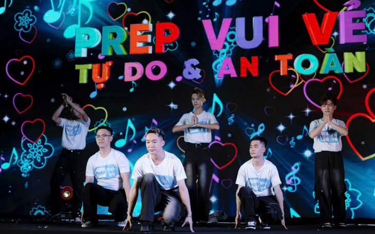 Truyền thông về dự phòng và điều trị HIV qua sáng tạo nghệ thuật- Ảnh 3. Truyền thông về dự phòng và điều trị HIV qua sáng tạo nghệ thuật- Ảnh 3.