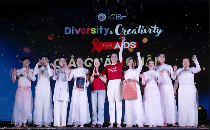 Truyền thông về dự phòng và điều trị HIV qua sáng tạo nghệ thuật- Ảnh 7. Truyền thông về dự phòng và điều trị HIV qua sáng tạo nghệ thuật- Ảnh 7.