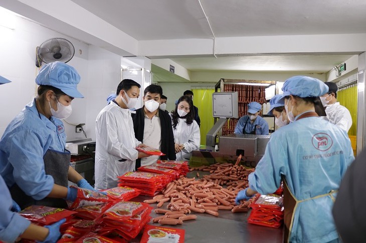 Quản lý, giám sát chặt chẽ người, cơ sở sản xuất, kinh doanh thực phẩm- Ảnh 1.