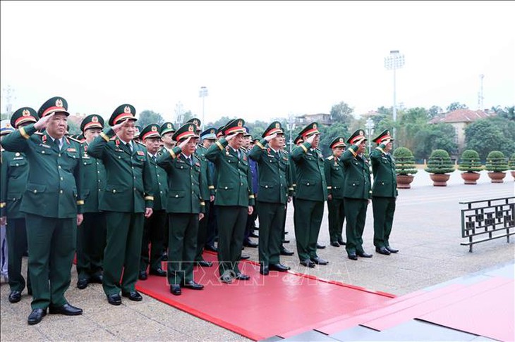 Quân ủy Trung ương, Bộ Quốc phòng tổ chức Lễ báo công và vào Lăng viếng Chủ tịch Hồ Chí Minh- Ảnh 3. Quân ủy Trung ương, Bộ Quốc phòng tổ chức Lễ báo công và vào Lăng viếng Chủ tịch Hồ Chí Minh- Ảnh 3.