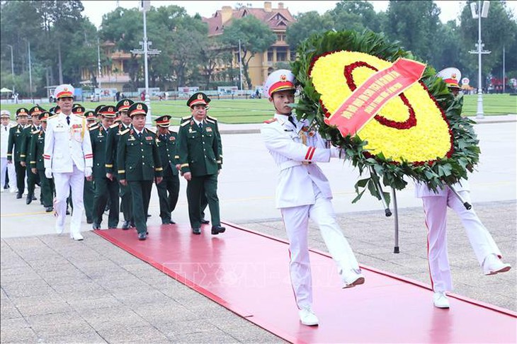 Quân ủy Trung ương, Bộ Quốc phòng tổ chức Lễ báo công và vào Lăng viếng Chủ tịch Hồ Chí Minh- Ảnh 1. Quân ủy Trung ương, Bộ Quốc phòng tổ chức Lễ báo công và vào Lăng viếng Chủ tịch Hồ Chí Minh- Ảnh 1.