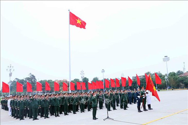 Quân ủy Trung ương, Bộ Quốc phòng tổ chức Lễ báo công và vào Lăng viếng Chủ tịch Hồ Chí Minh- Ảnh 4. Quân ủy Trung ương, Bộ Quốc phòng tổ chức Lễ báo công và vào Lăng viếng Chủ tịch Hồ Chí Minh- Ảnh 4.