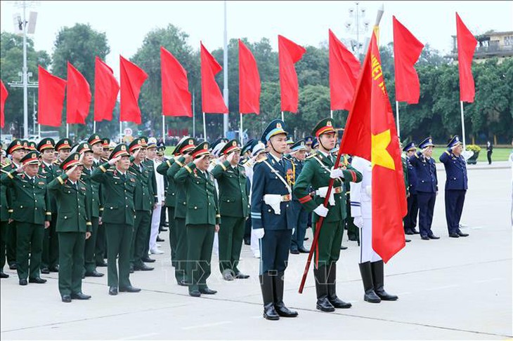 Quân ủy Trung ương, Bộ Quốc phòng tổ chức Lễ báo công và vào Lăng viếng Chủ tịch Hồ Chí Minh- Ảnh 6. Quân ủy Trung ương, Bộ Quốc phòng tổ chức Lễ báo công và vào Lăng viếng Chủ tịch Hồ Chí Minh- Ảnh 6.