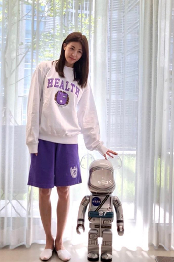 Mỹ nhân phim 'Sex is Zero' U50 có vóc dáng cực 'hack' tuổi nhờ một bài tập ai cũng làm được- Ảnh 8. Mỹ nhân phim 'Sex is Zero' U50 có vóc dáng cực 'hack' tuổi nhờ một bài tập ai cũng làm được- Ảnh 8.