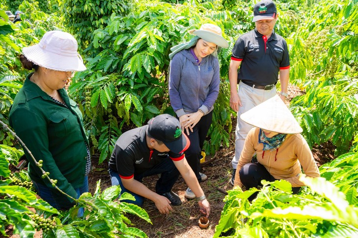 NESCAFÉ Plan được vinh danh tại Lễ trao giải Giải thưởng Hành động vì cộng đồng 2024- Ảnh 2. NESCAFÉ Plan được vinh danh tại Lễ trao giải Giải thưởng Hành động vì cộng đồng 2024- Ảnh 2.
