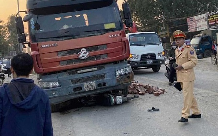 Ba nạn nhân lứa tuổi học sinh thương vong dưới gầm xe tải