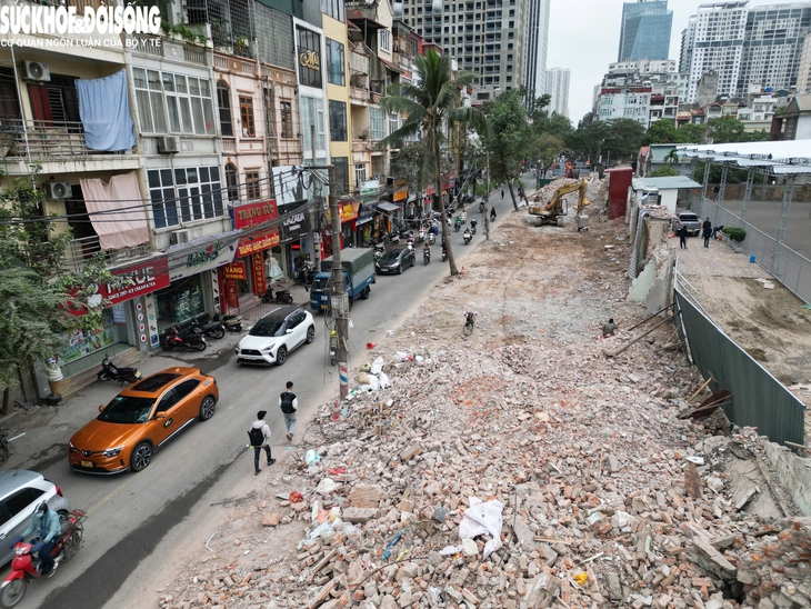 Hoàn thành tháo dỡ, chuẩn bị thi công mở rộng đường Nguyễn Tuân- Ảnh 2. Hoàn thành tháo dỡ, chuẩn bị thi công mở rộng đường Nguyễn Tuân- Ảnh 2.